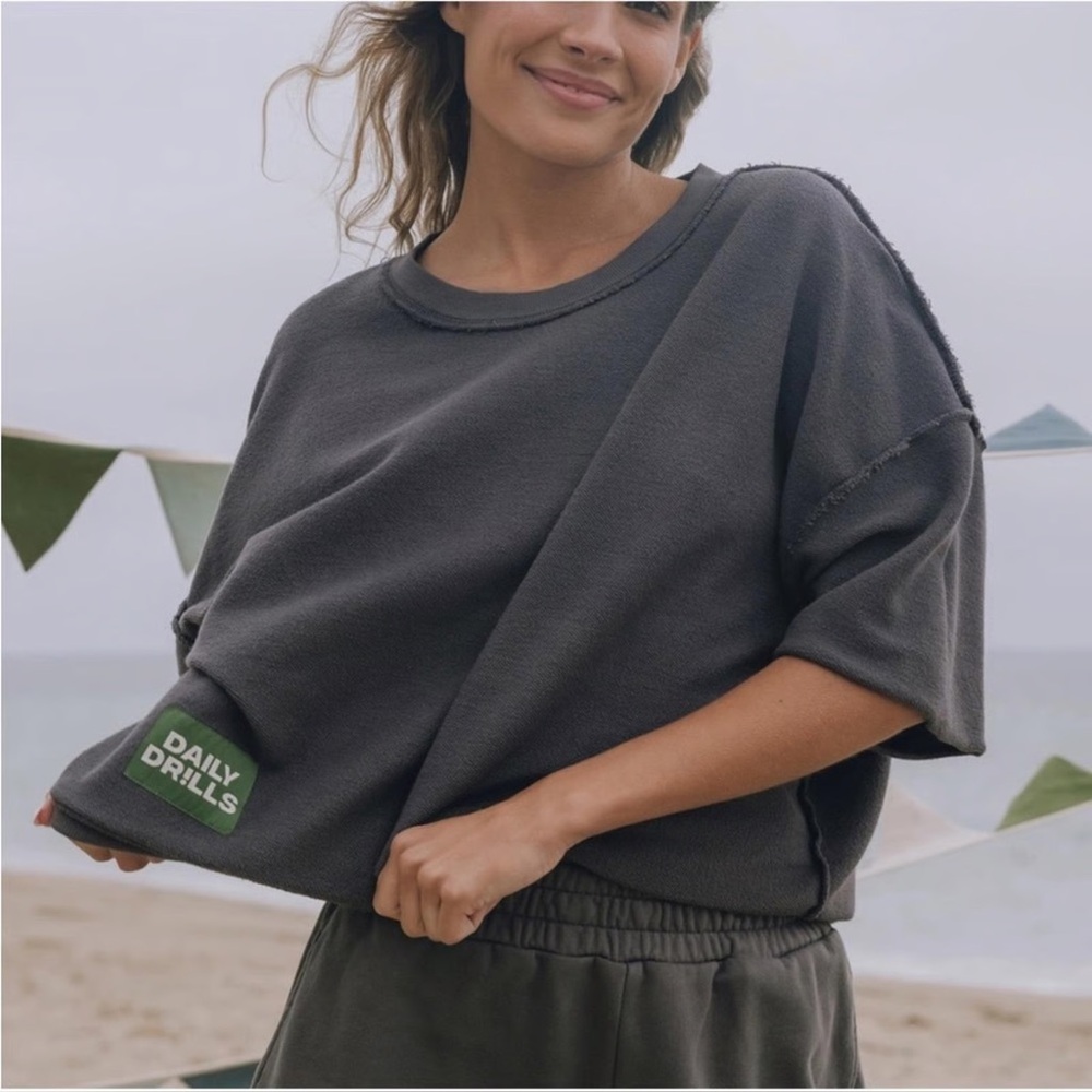 Daily Drills cropped sleeve crew - slate
